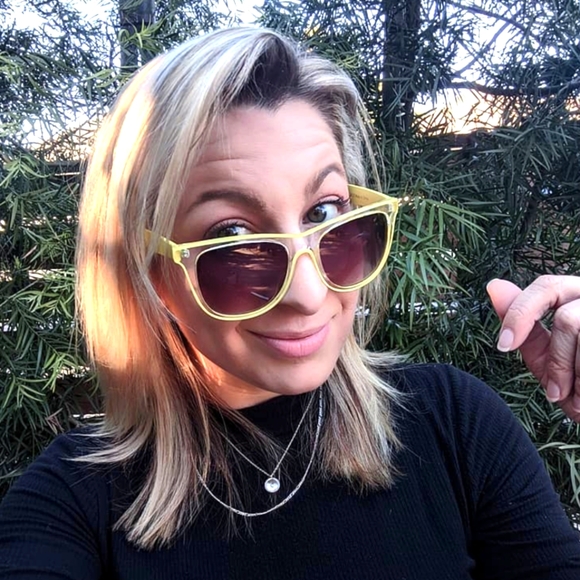 MEET YOUR POSHER! - Picture 1 of 8